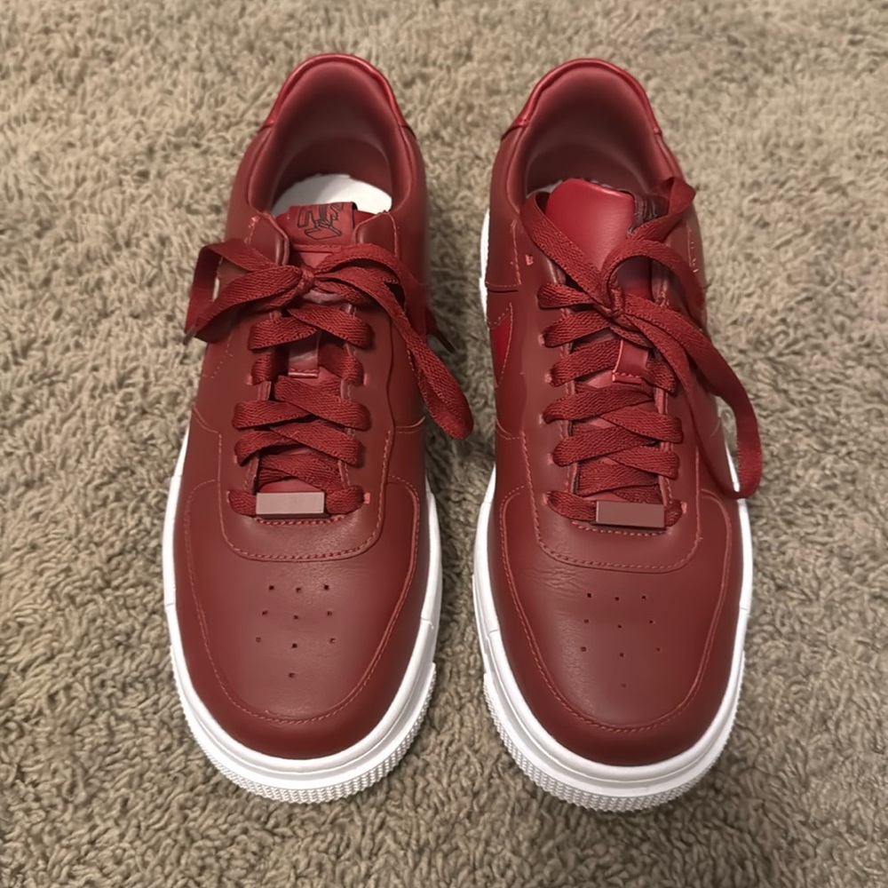Nike Air Force 1 Women’s Pixel Team Red, size 9